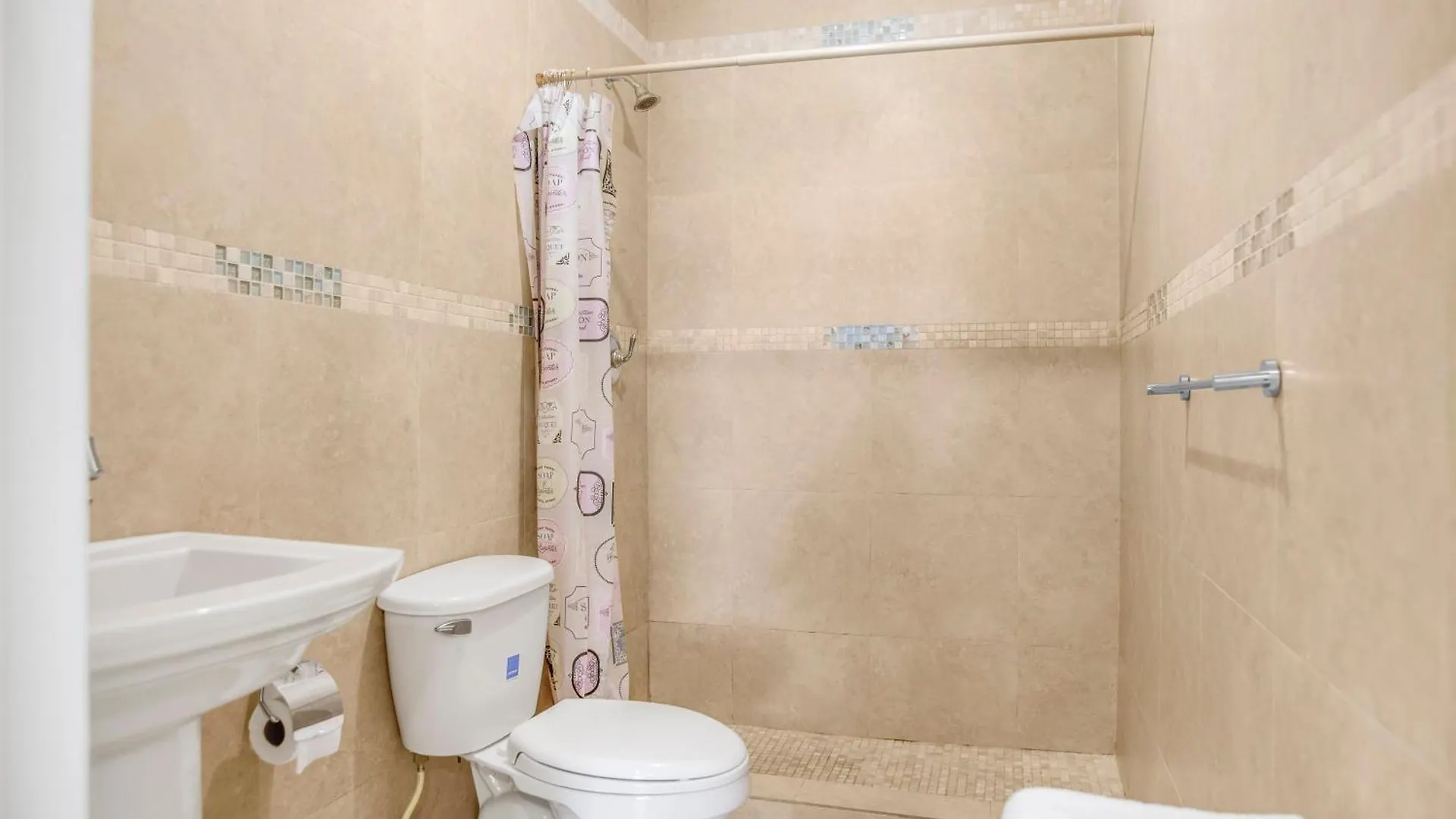 Homestay With Beach Access Near Airport Nassau