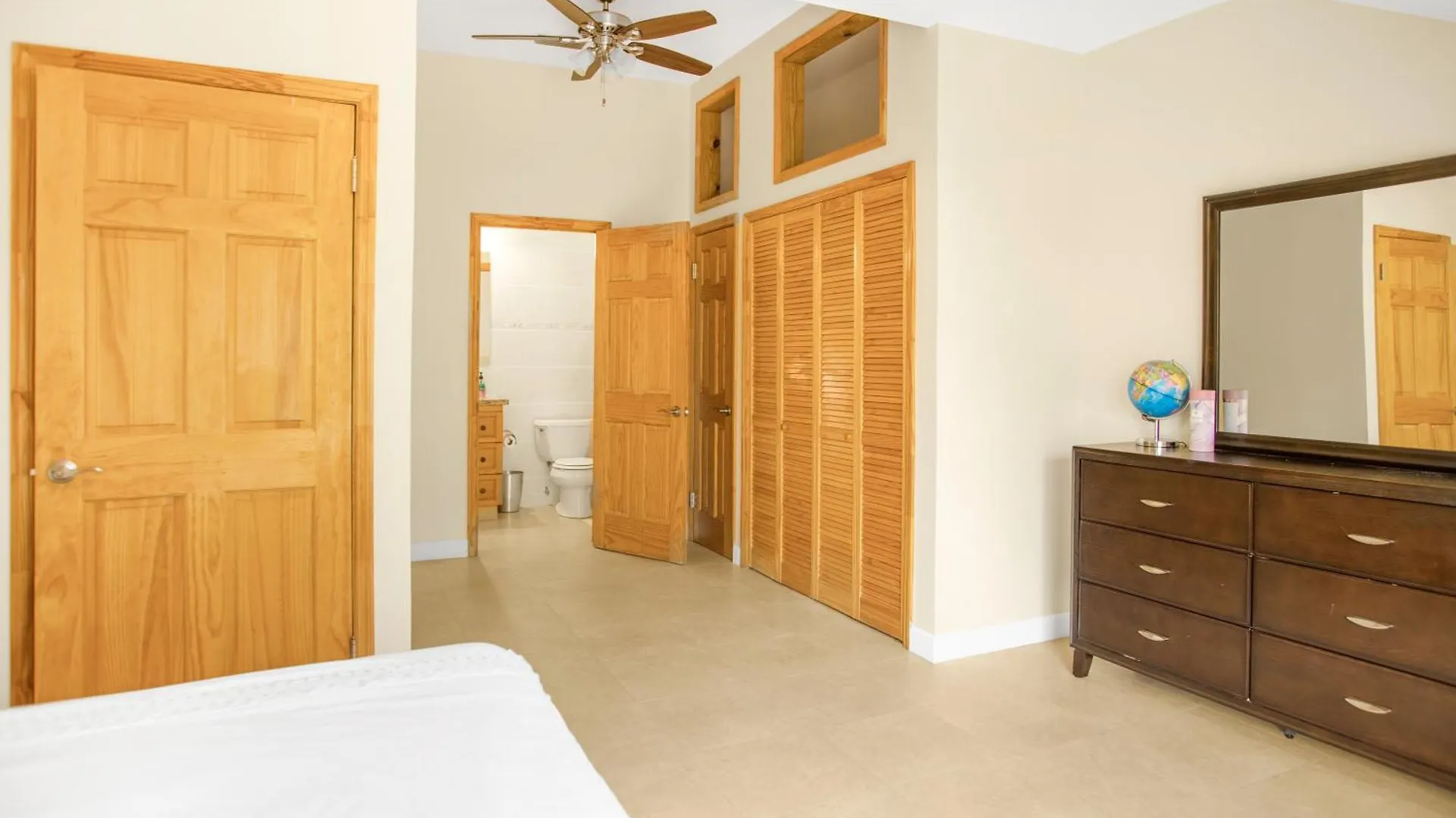 Homestay With Beach Access Near Airport Nassau 0*,