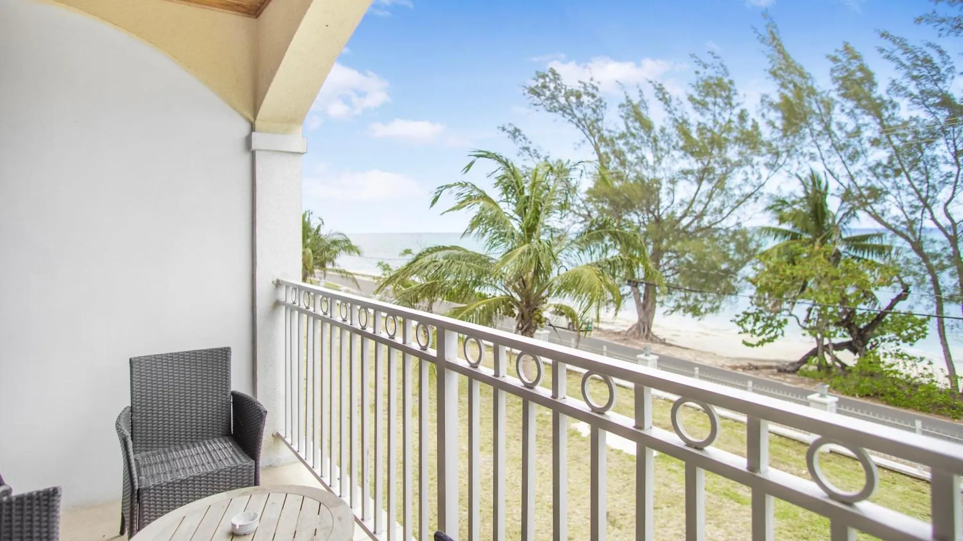 Homestay With Beach Access Near Airport Nassau