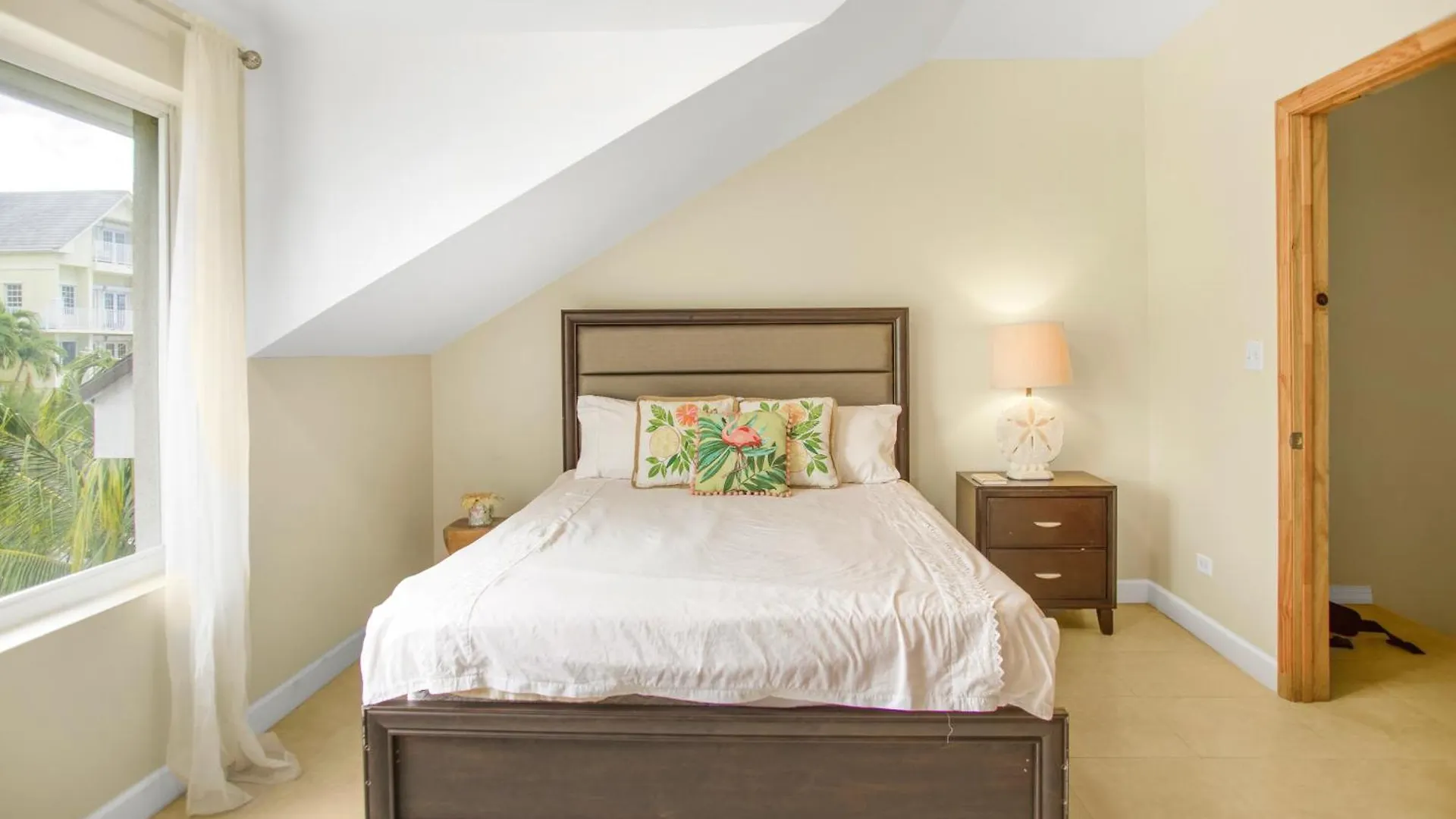 Homestay With Beach Access Near Airport Nassau
