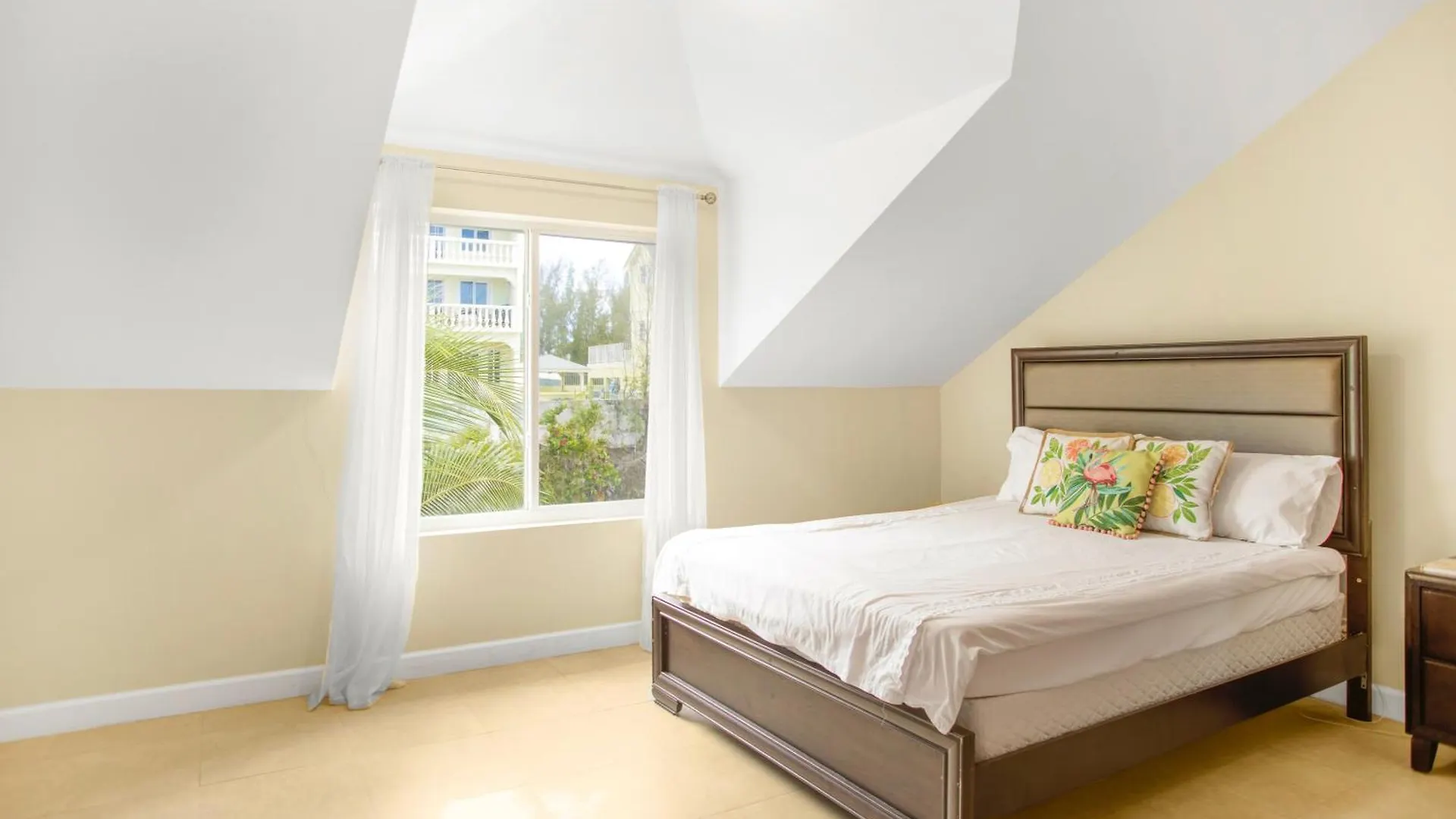 Homestay With Beach Access Near Airport Nassau Bahamas