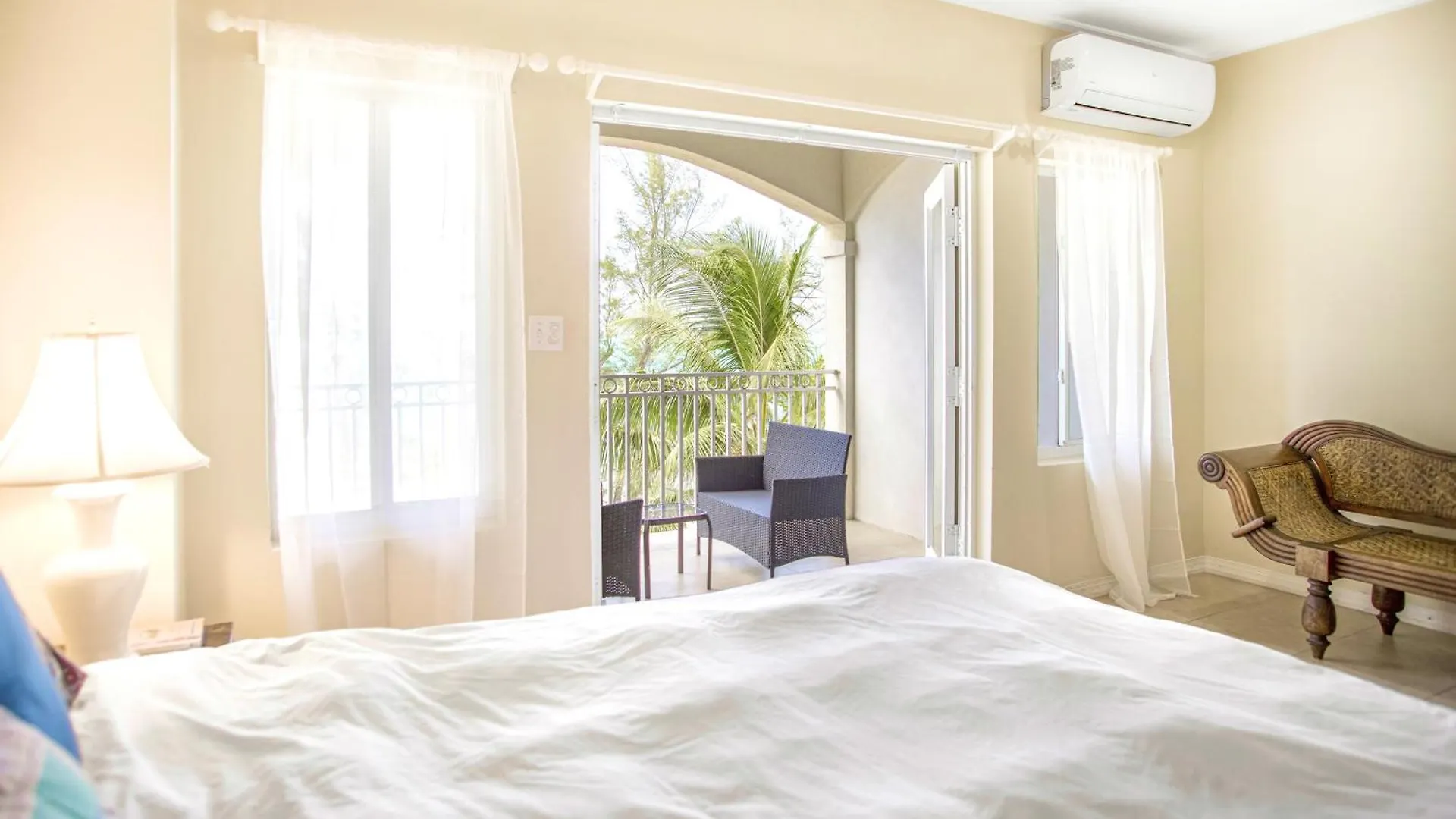 Homestay With Beach Access Near Airport Nassau