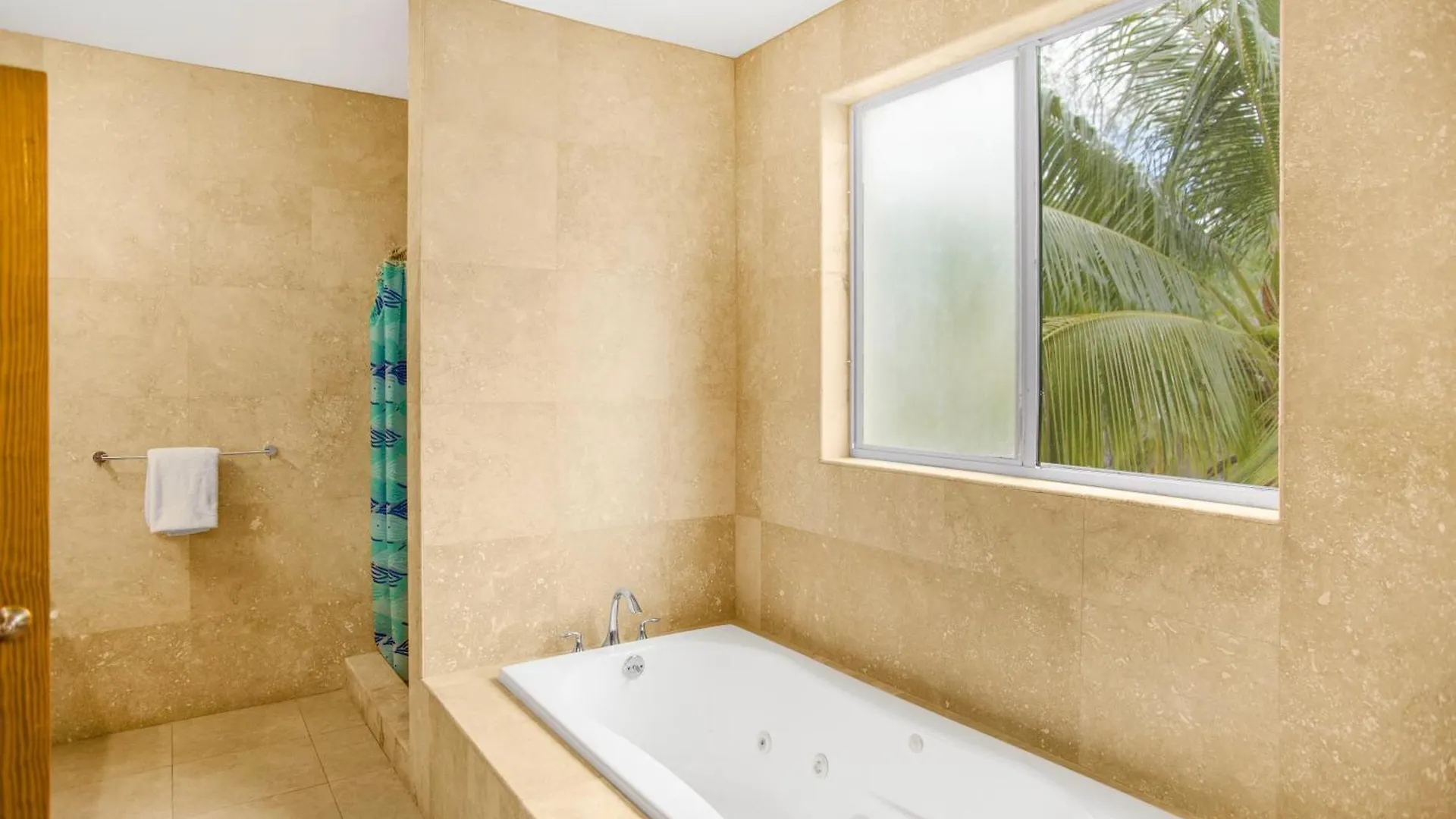 Homestay With Beach Access Near Airport Nassau Bahamas